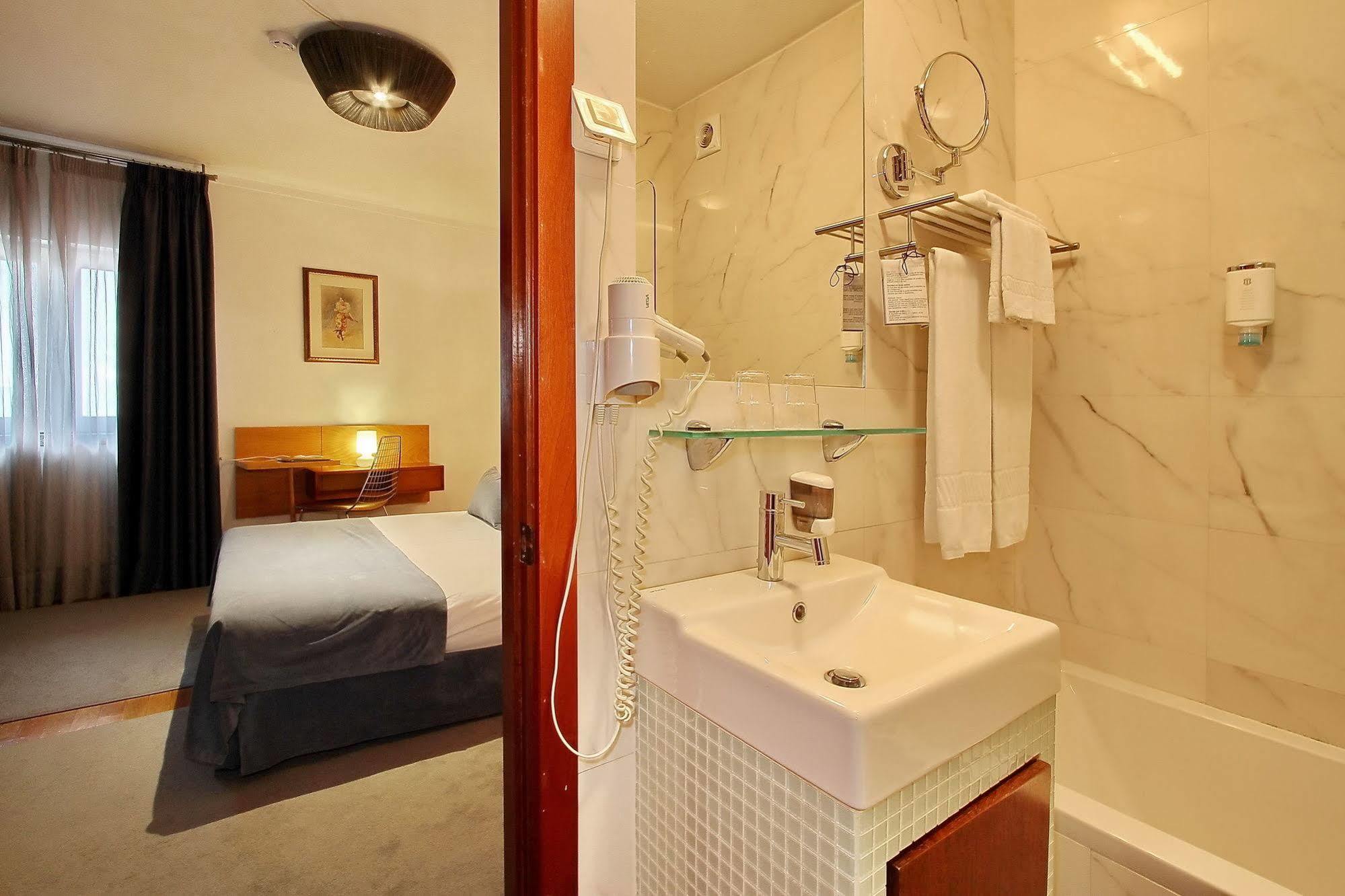 Hotel Mestre De Avis غيمارايش المظهر الخارجي الصورة