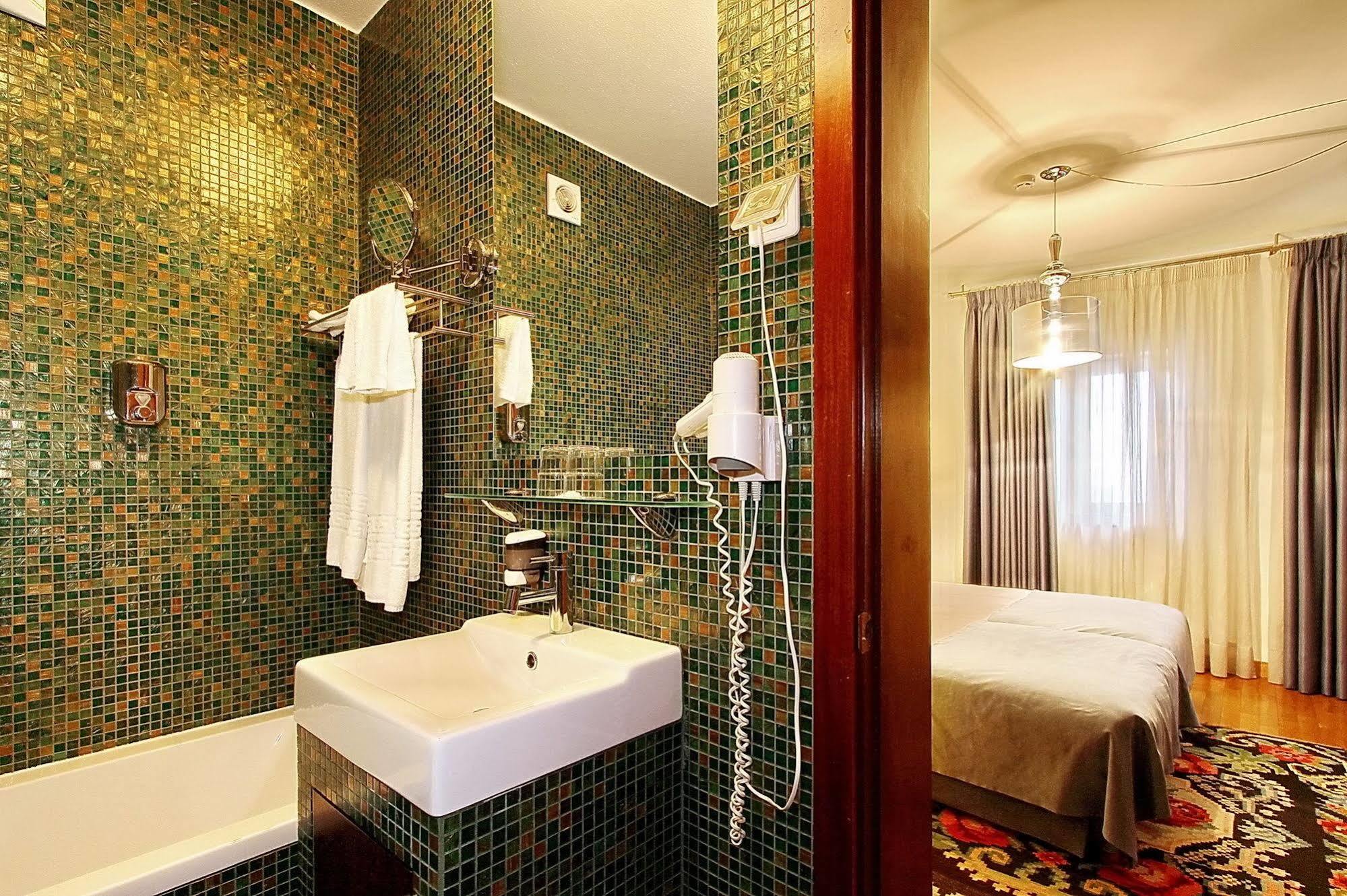 Hotel Mestre De Avis غيمارايش المظهر الخارجي الصورة